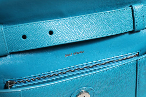 Balenciaga Schultertasche S Downtown aus Kalbsleder Blau