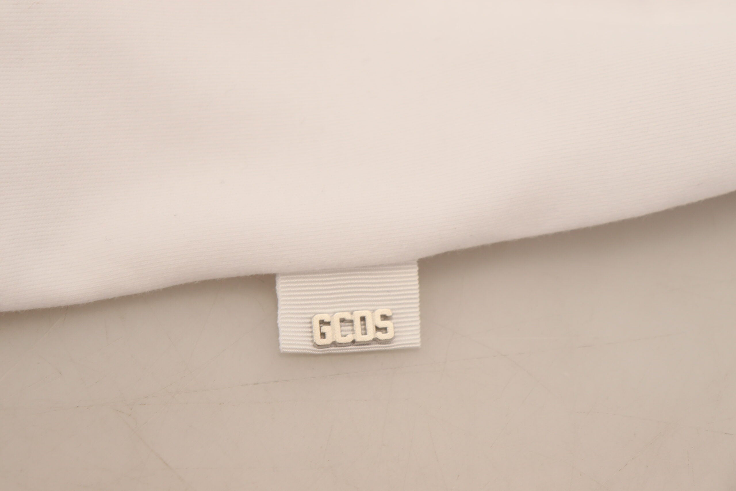 GCDS Weißes T-Shirt mit Logodruck und kurzen Ärmeln aus Baumwolle