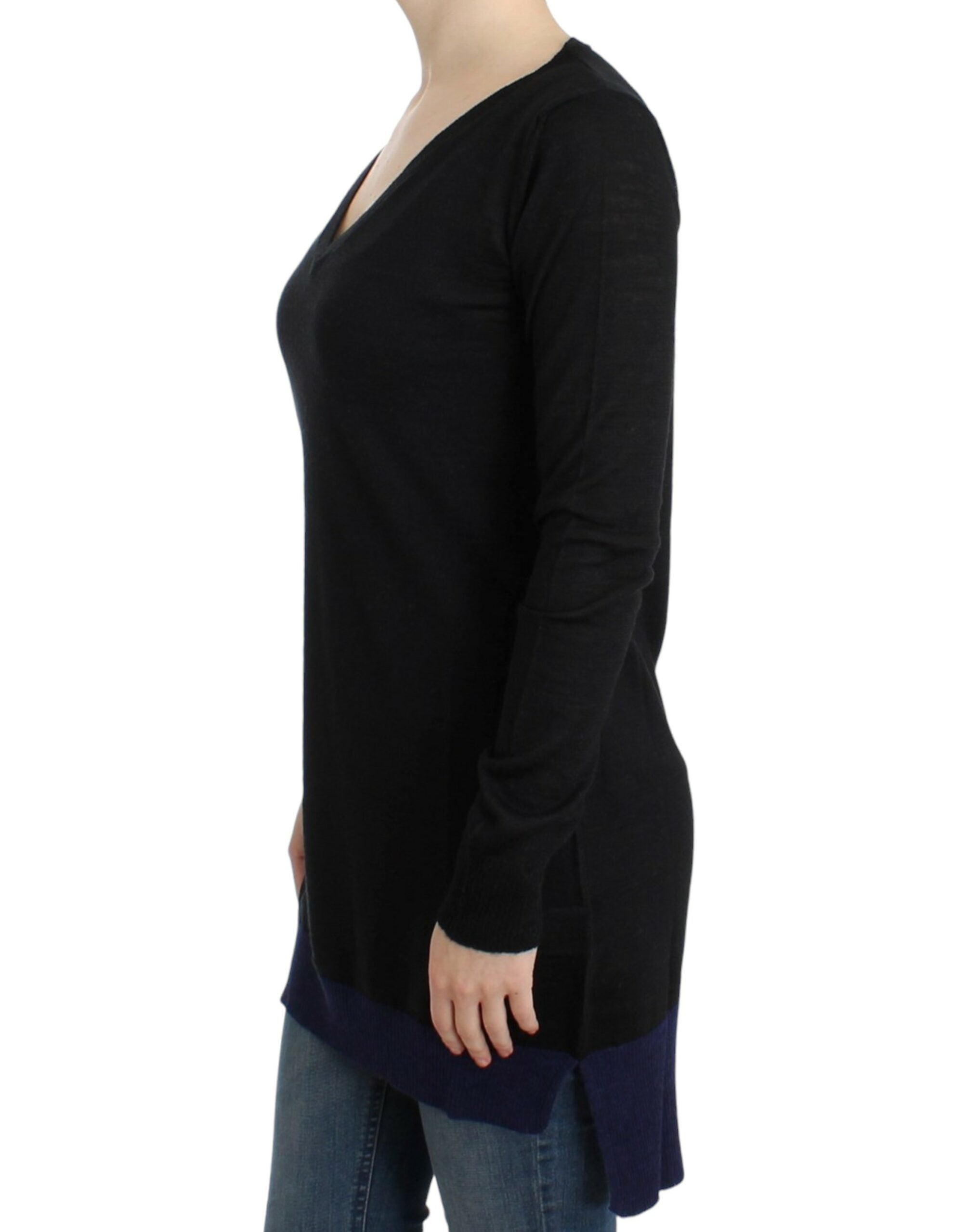 Costume National Leichter schwarzer Pullover mit V-Ausschnitt