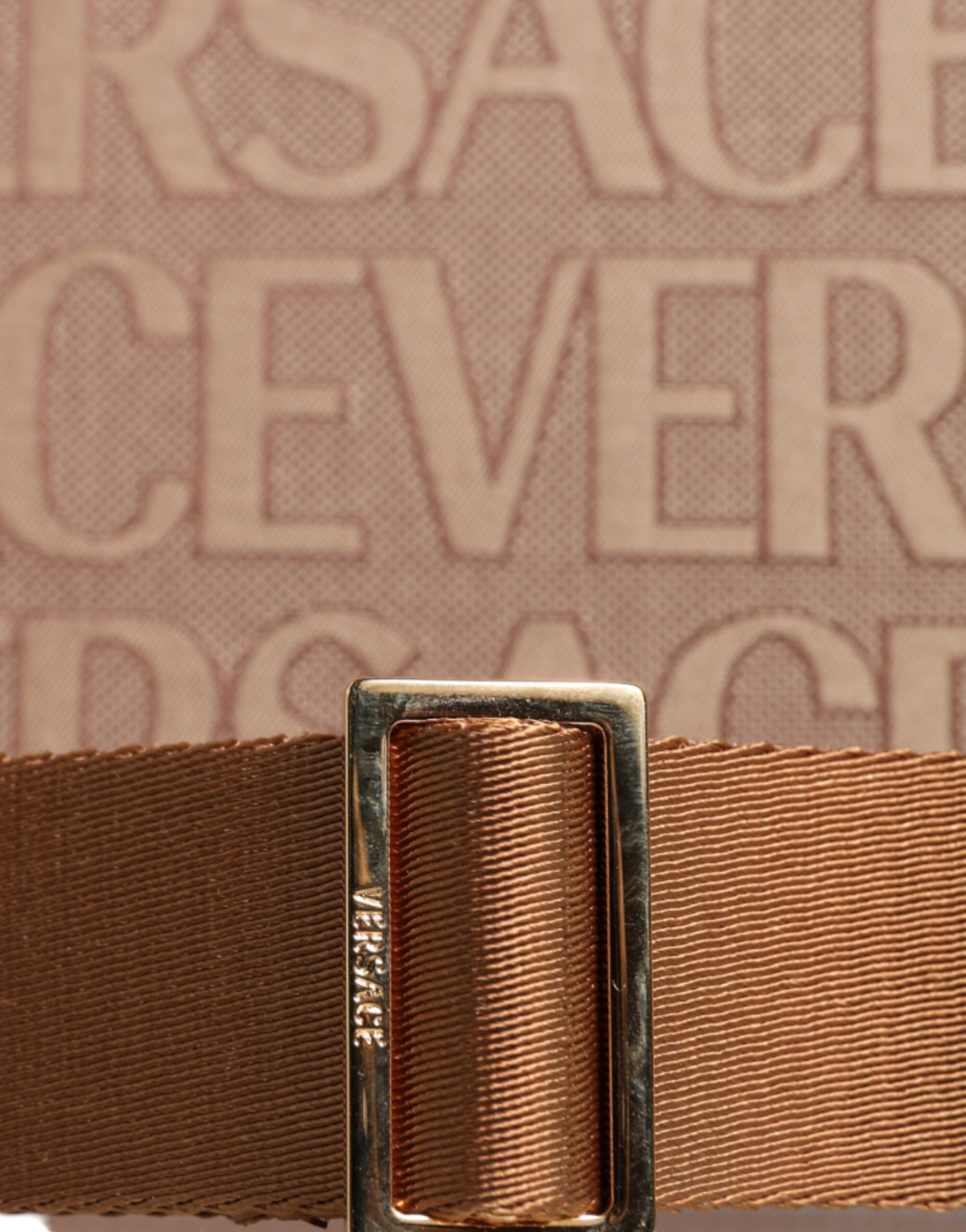 Versace Braune Jacquard-Leder-Logo-Crossbody-Tasche mit Obergriff