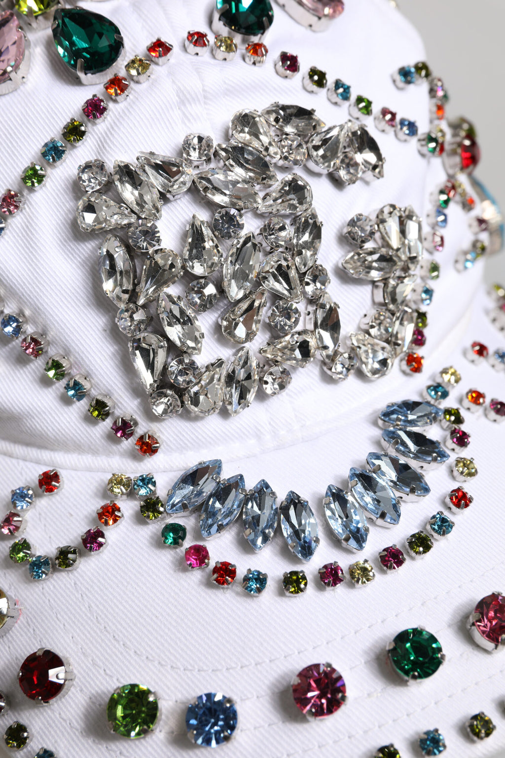 Dolce & Gabbana Weiße Multicolor Crystal verschönern Baseballkappe