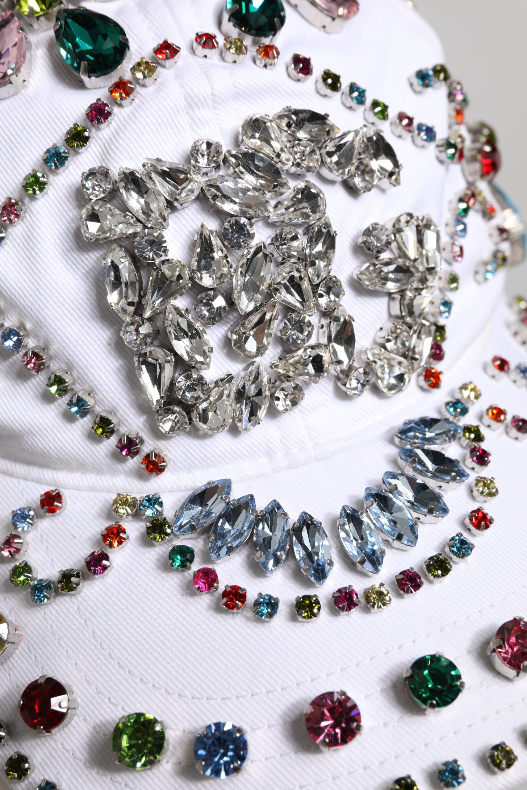 Dolce & Gabbana Weiße Multicolor Crystal verschönern Baseballkappe