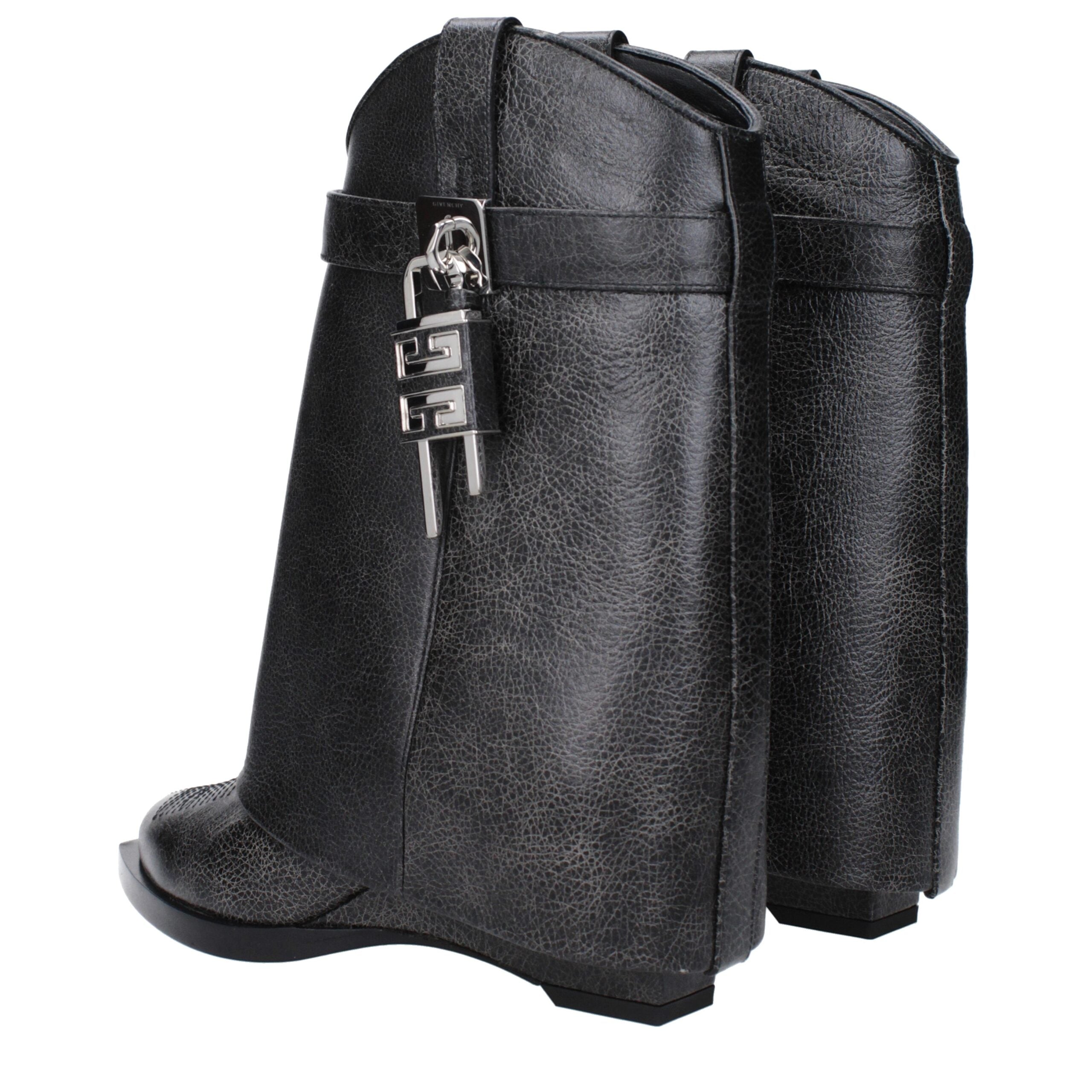 Givenchy Schwarze Lederstiefeletten
