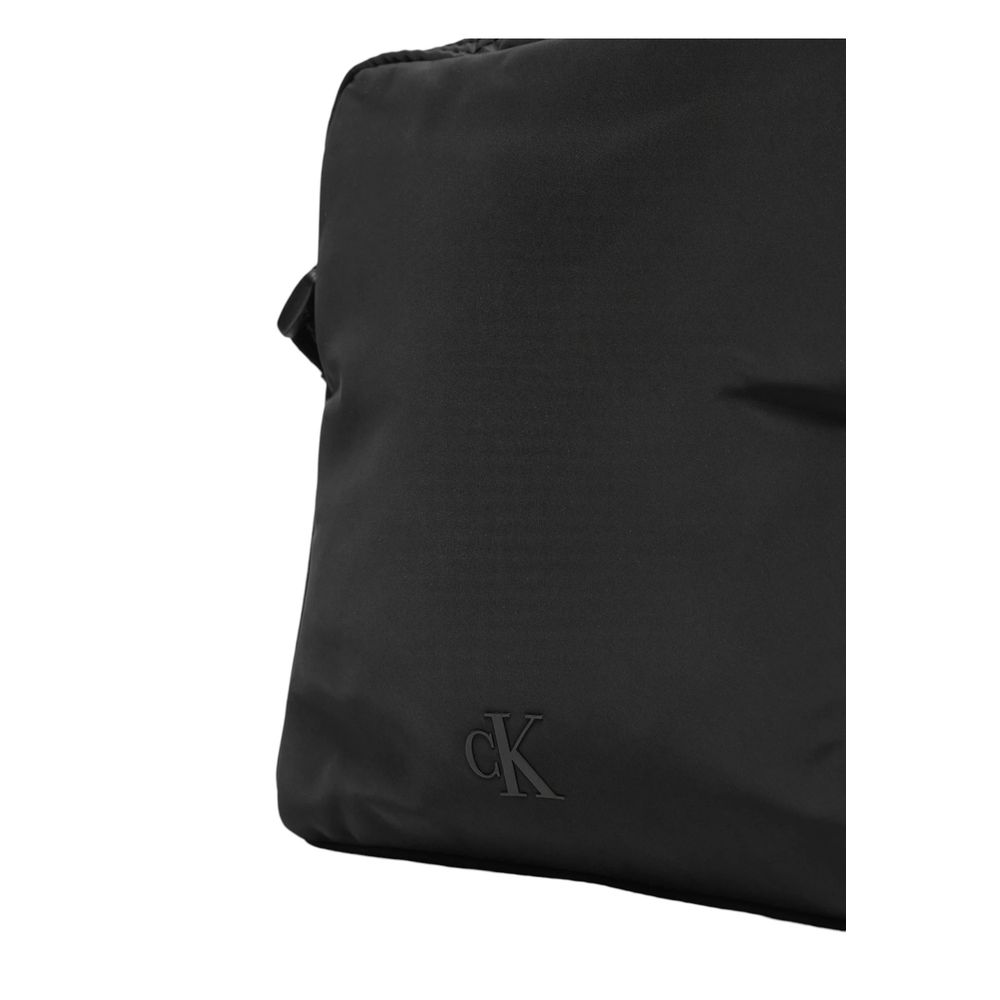 Calvin Klein Schwarze Messenger-Tasche aus recyceltem Polyester