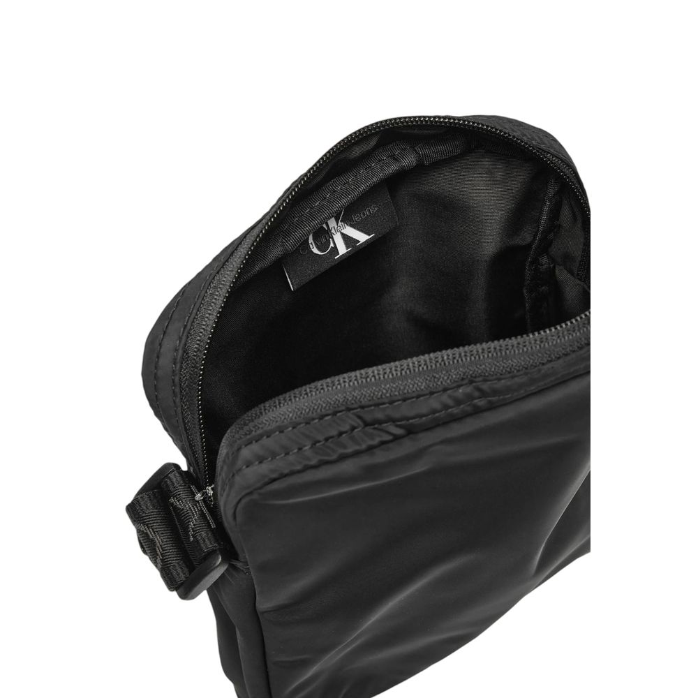 Calvin Klein Schwarze Messenger-Tasche aus recyceltem Polyester