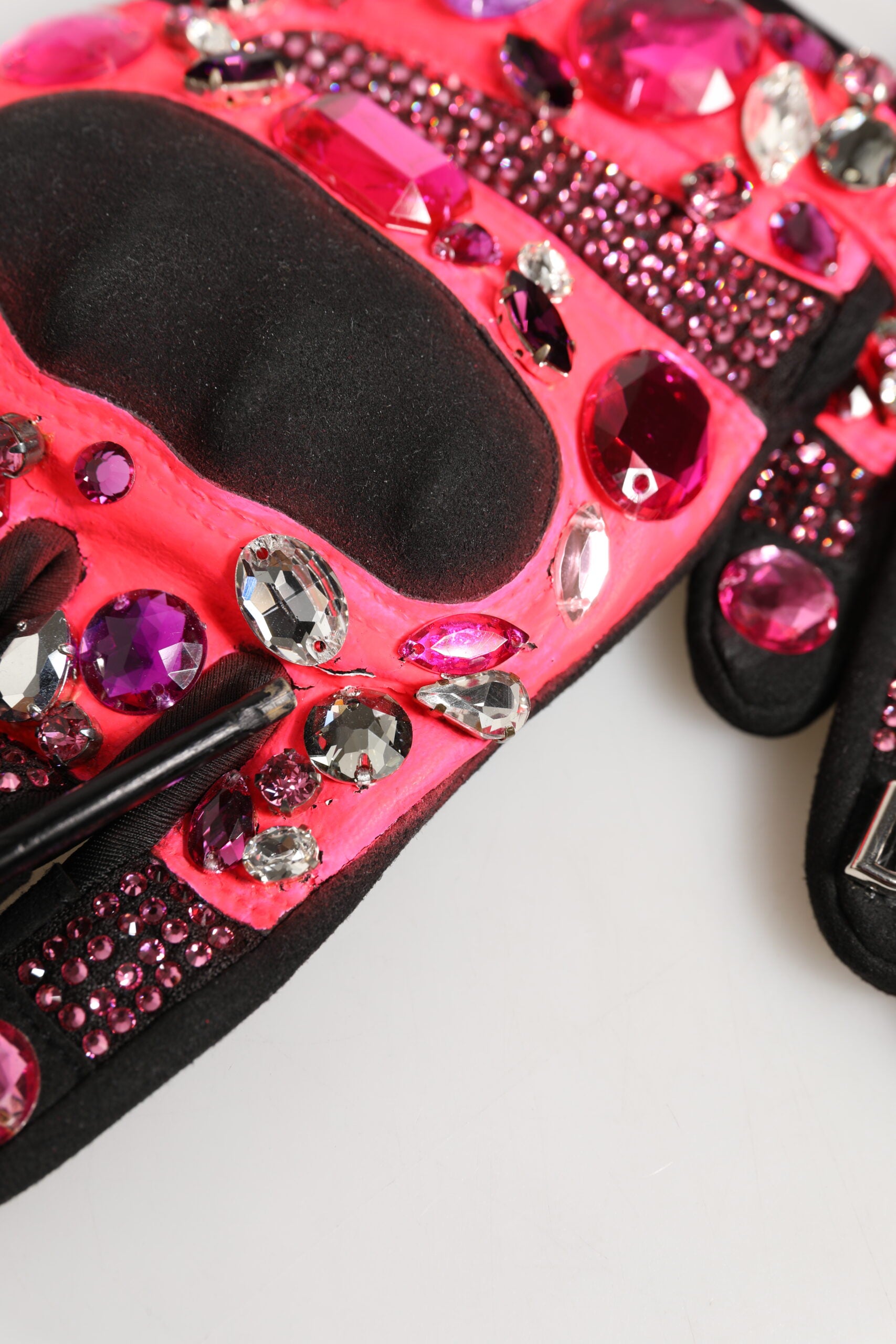Dolce & Gabbana Schwarze Handschuhe mit pinken Kristallen, Handgelenkslänge